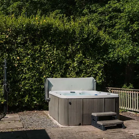 Tatil Evi The Snug, Netherby, Cute Shepherds Hut With Hot Tub In A Rural Location